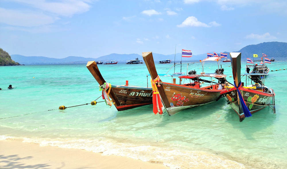 Longtail boat